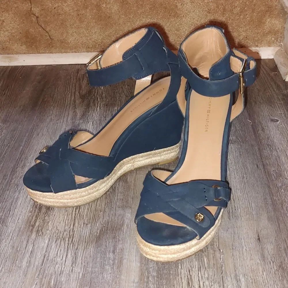 Tommy Hilfiger navy suede ankle strap 4.5" wedges Sz 8.5